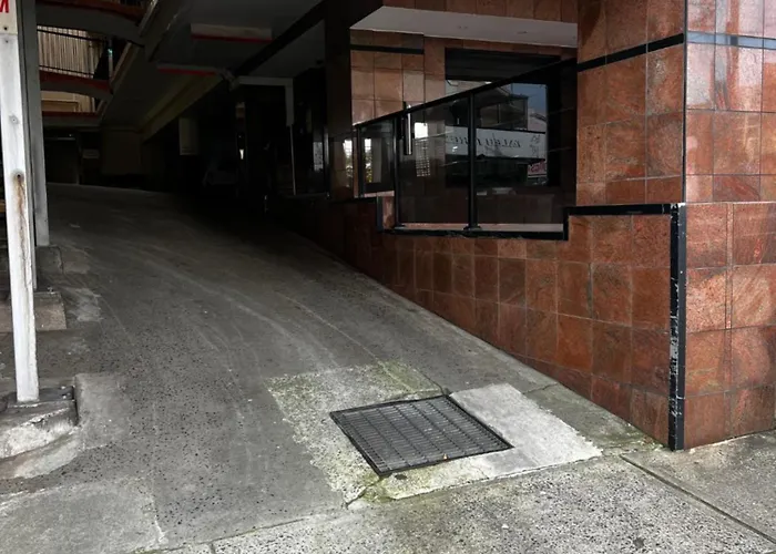 Edgecliff Lodge Motel